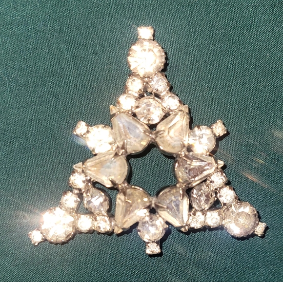Vintage rhinestone triangle brooch - Picture 2 of 6